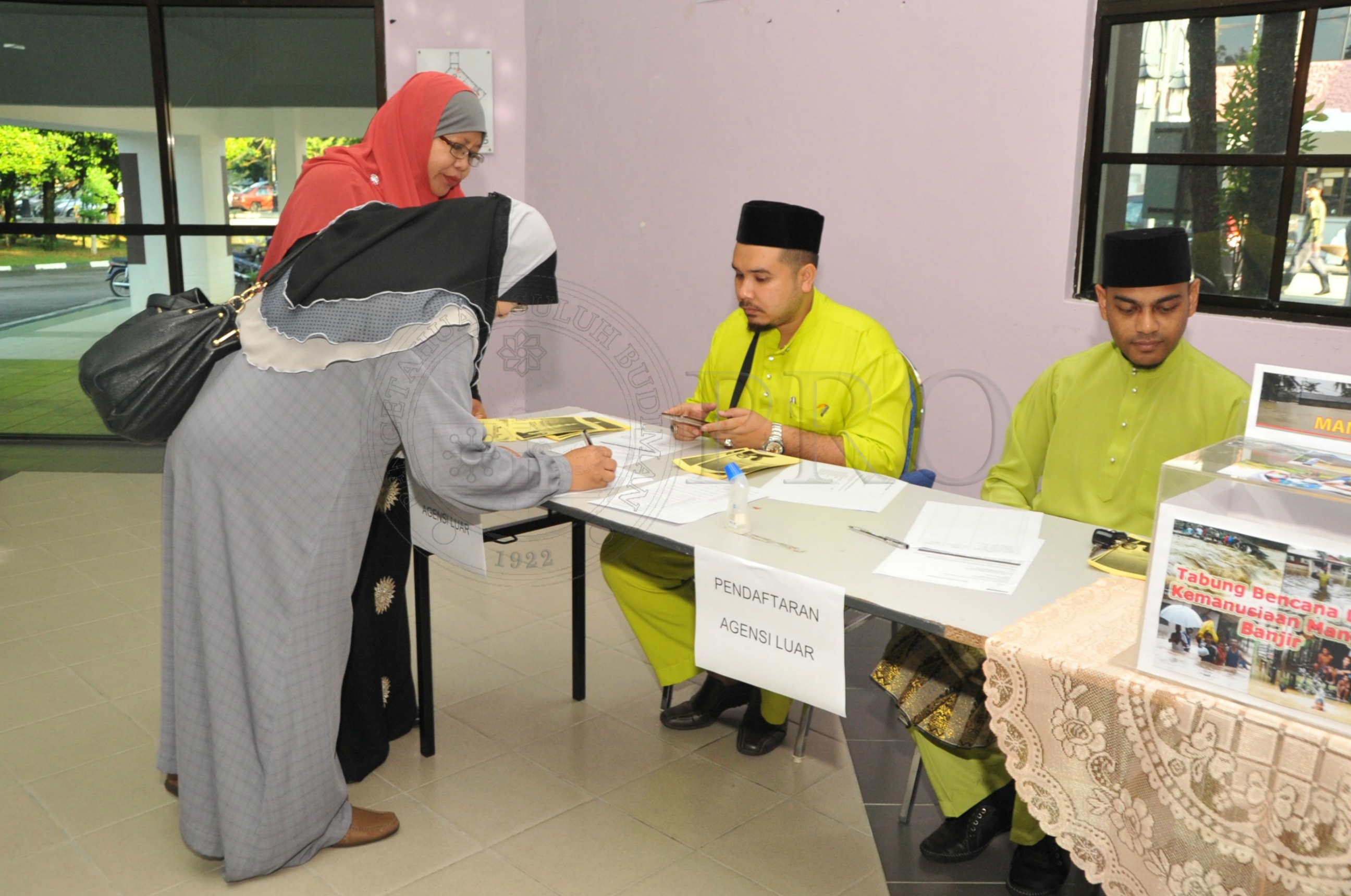 PRO 15 2 MAULIDUR PRO 4057 (1)